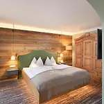 Romantikhotel Zell Am Отель Целль-ам-Зе