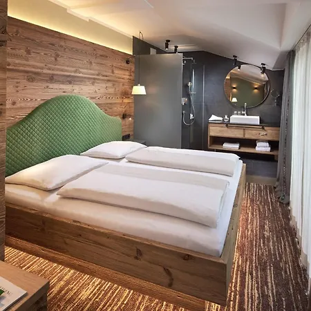 Romantikhotel Zell Am 4*