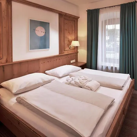 Romantikhotel Zell Am Hotel 4*