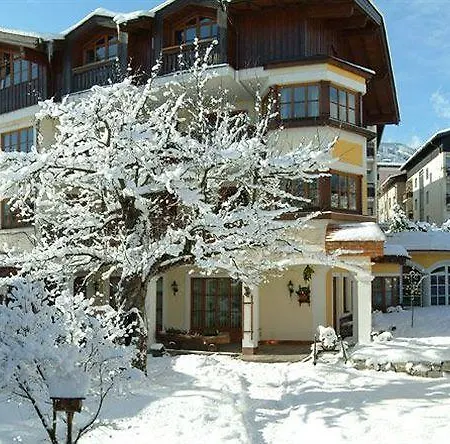 Hotel Romantikhotel Zell Am 4*