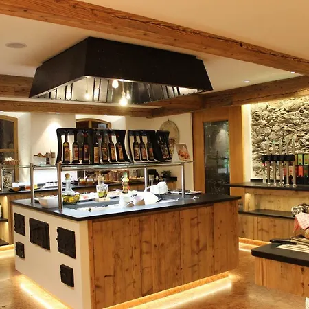 رومانتيكهوتيل زيل آم سي 4*