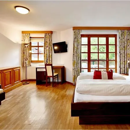 Hotel Romantikhotel Zell Am