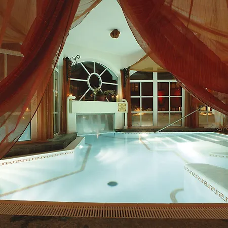 Romantikhotel Zell Am Целль-ам-Зе