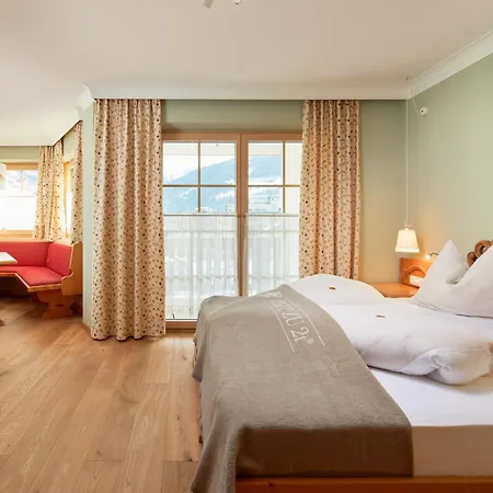Отель Romantikhotel Zell Am 4*